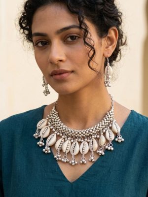 Cowrie Shell Boho Necklace f1396