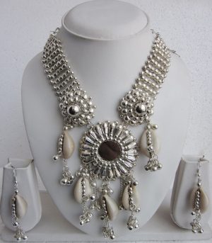 Cowrie Sea Shells Mirror Flower Choker Necklace Jewelry Bohemian Gypsy Festival f1462