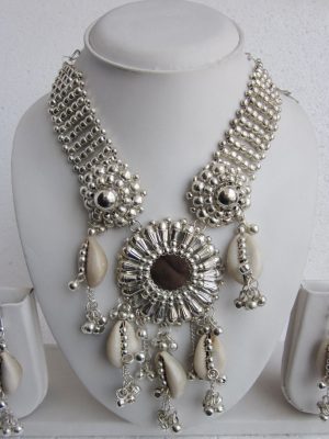 Cowrie Sea Shells Mirror Flower Choker Necklace Jewelry Bohemian Gypsy Festival f1462