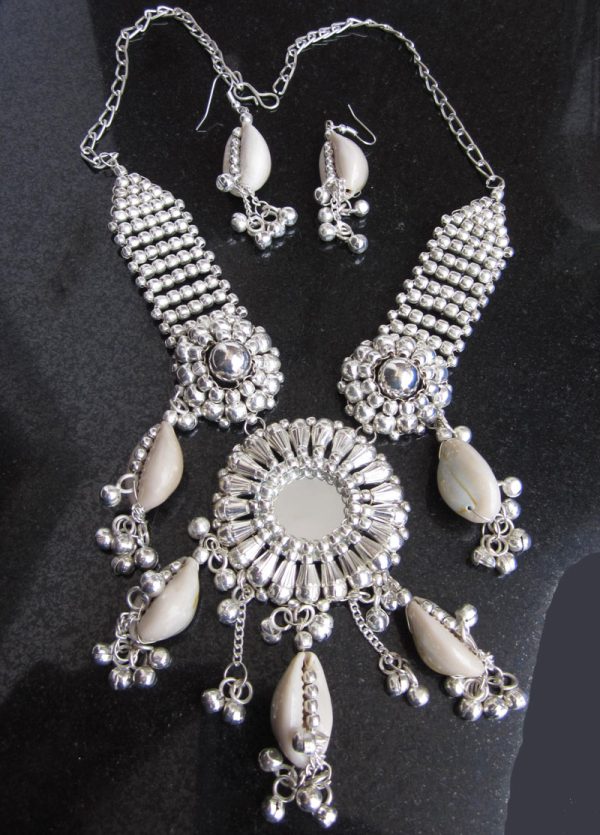 Cowrie Sea Shells Mirror Flower Choker Necklace Jewelry Bohemian Gypsy Festival f1462