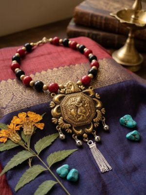 Stone Hasdi With Golden Pendant nk400