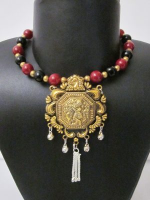 Stone Hasdi With Golden Pendant nk400