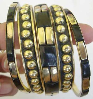 Women Bracelet & Bangles Golden Oxidised Set of 5 Pcs y541