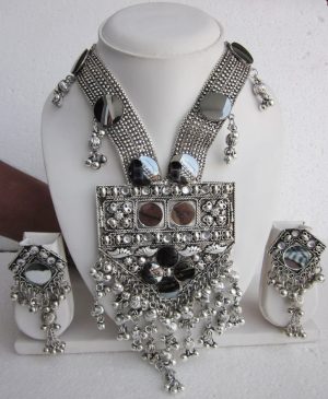 f1457 Long Vintage Necklace with Earrings f1457
