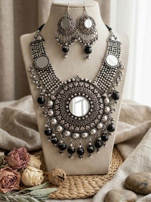 Chunky Oxidized Silver Plated Neckpiece f884