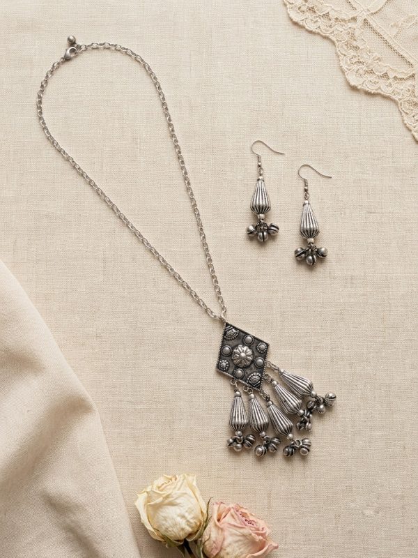 Sweater Bollywood Necklace