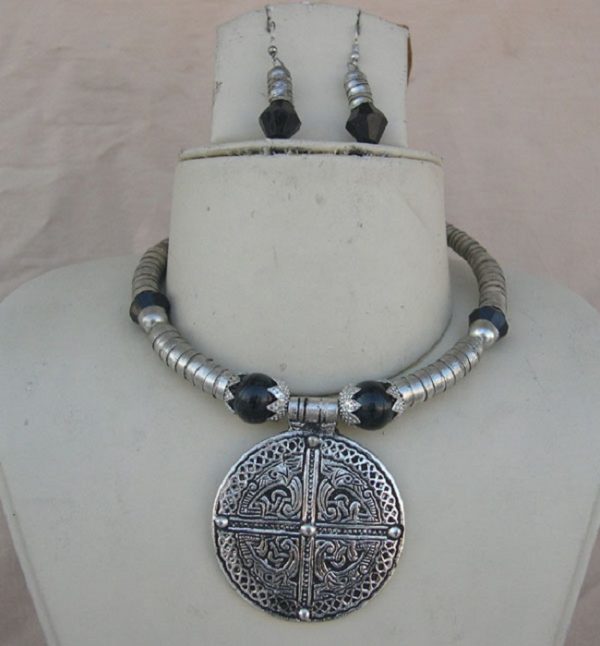 Vintage Fashion Silver Necklace